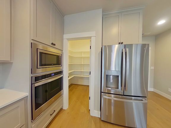 5th image of 1565 Alsea Dr