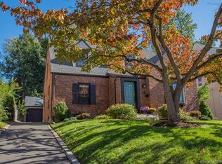 82 Ballard Dr, West Hartford, CT 06119