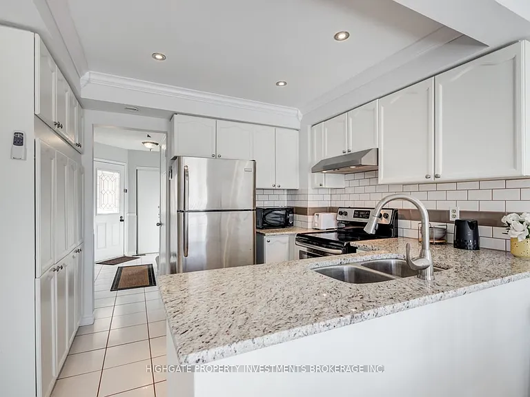 913 Dyer Ct — Photo 10