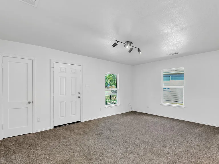 818 N Virginia St — Photo 5