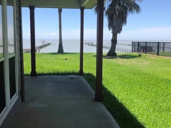 8026 Ocean Dr, Beach City, TX 77523