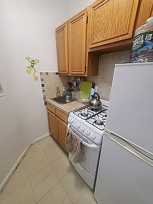 4th image of 624 E 11th St #6A1