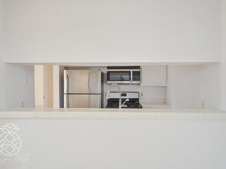 1727 Glendon Ave #104 — Photo 10