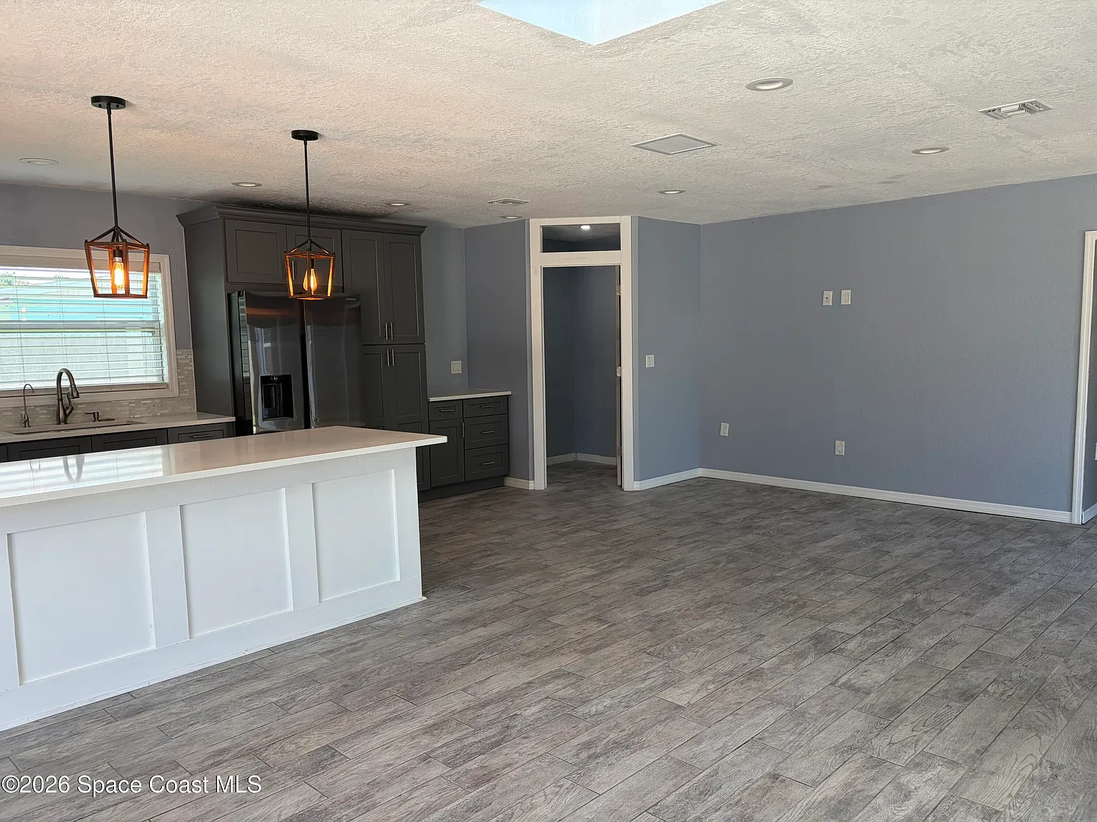 4 bed, 2.0 bath, 1864 sqft, $2,700 — Photo 3