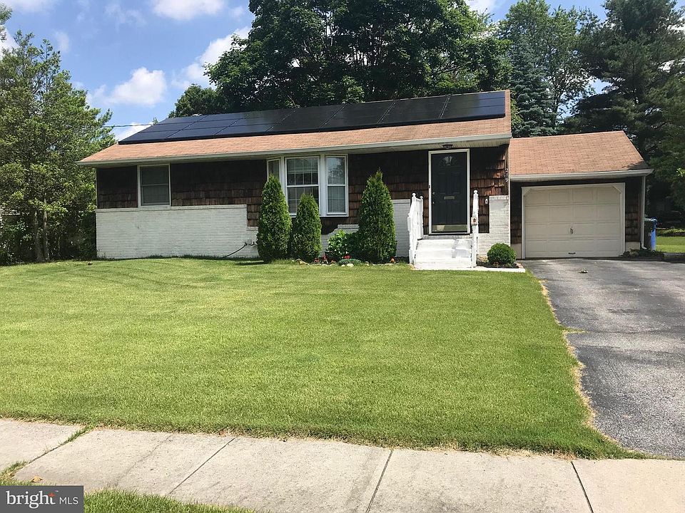 1st image of 219 Lakeside Dr