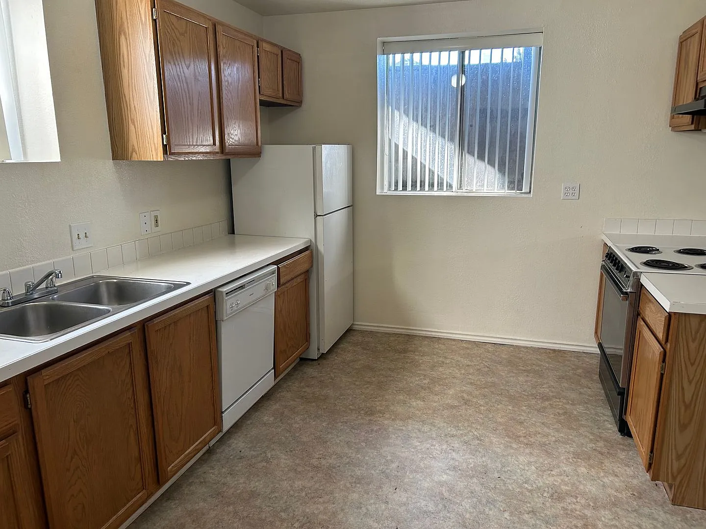 El Dorado Apartments — Photo 4