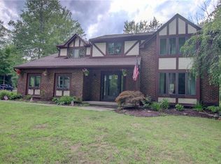 30 Red Fox Ln, Orchard Park, NY 14127