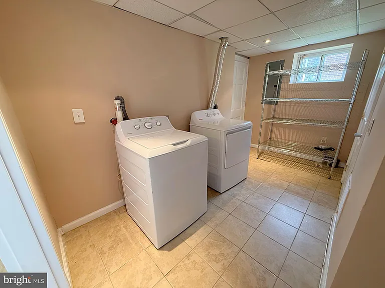 7104 Adelphi Rd — Photo 27