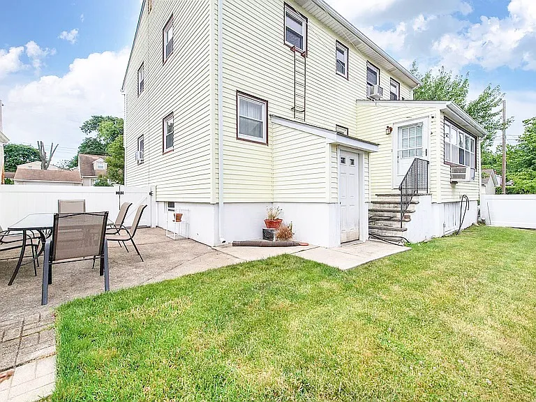 52 Silleck St — Photo 4