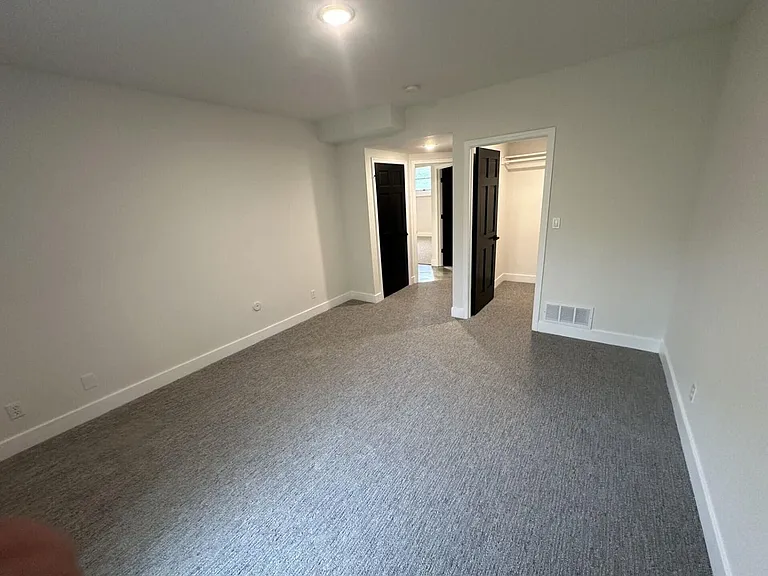 2301 Grant Ln — Photo 16