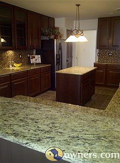 Kitchen w/2 pantries, under cabinet lighting