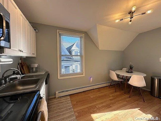 2 bed, 1.0 bath, 950 sqft, $3,200 — Photo 3
