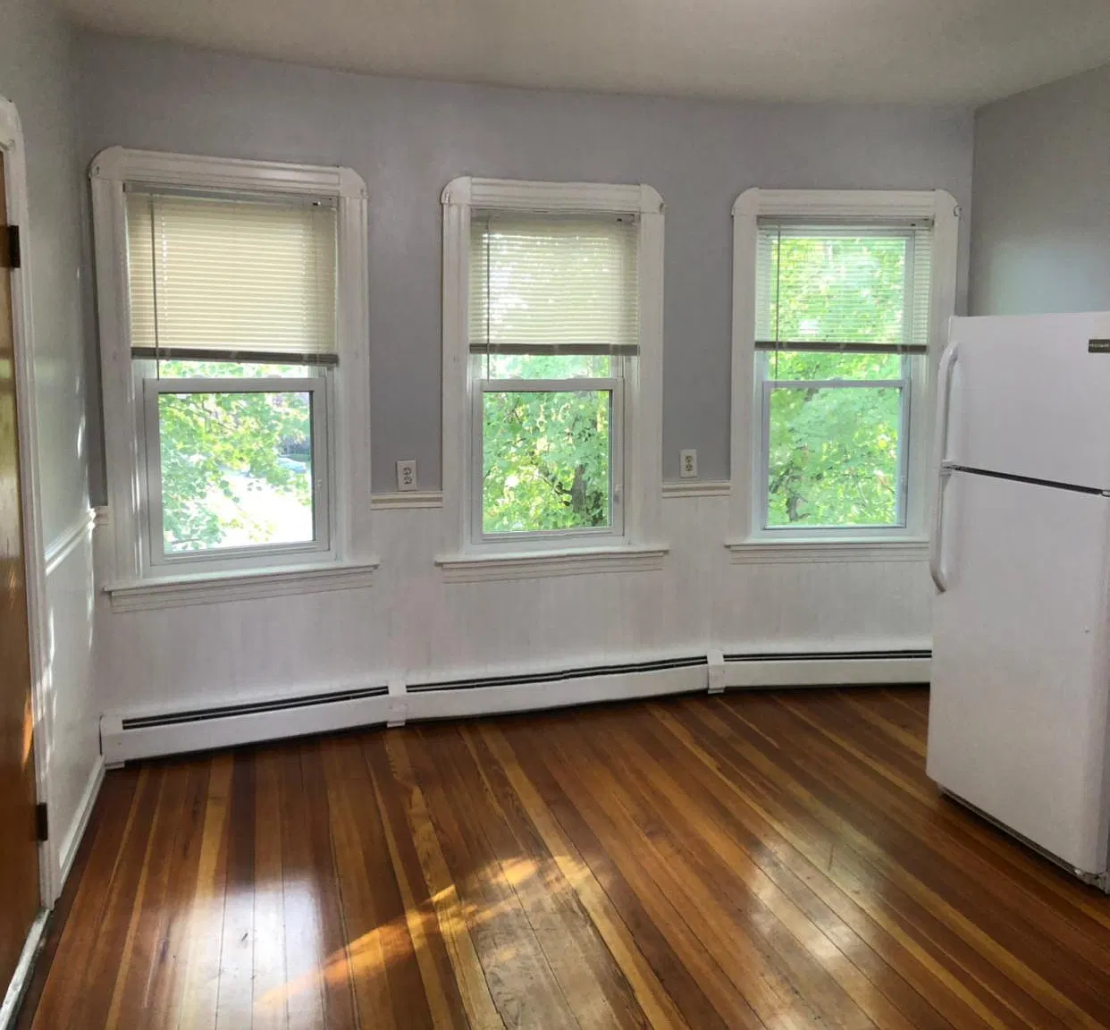995 York Ave — Photo 1