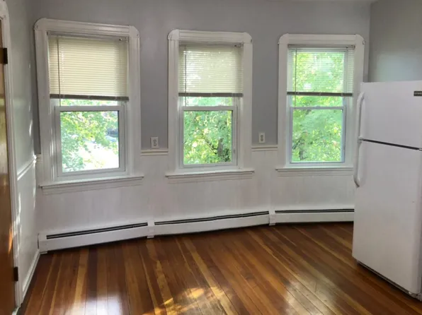993-995 York Ave Floor 3, Pawtucket, RI 02861