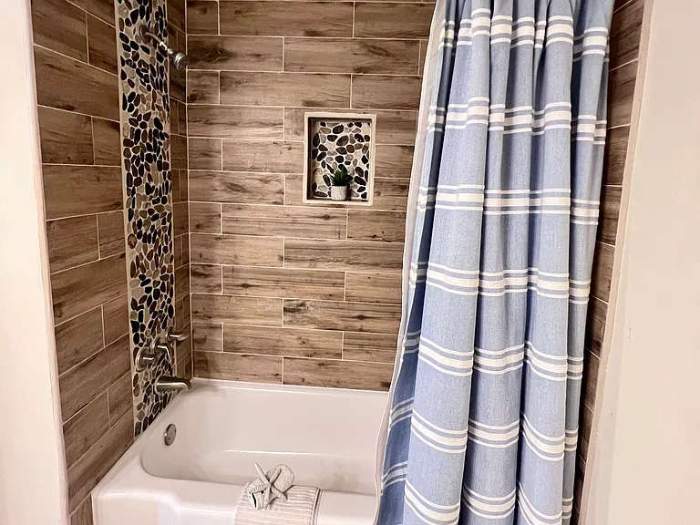 205 Driftwood Dr W — Photo 28