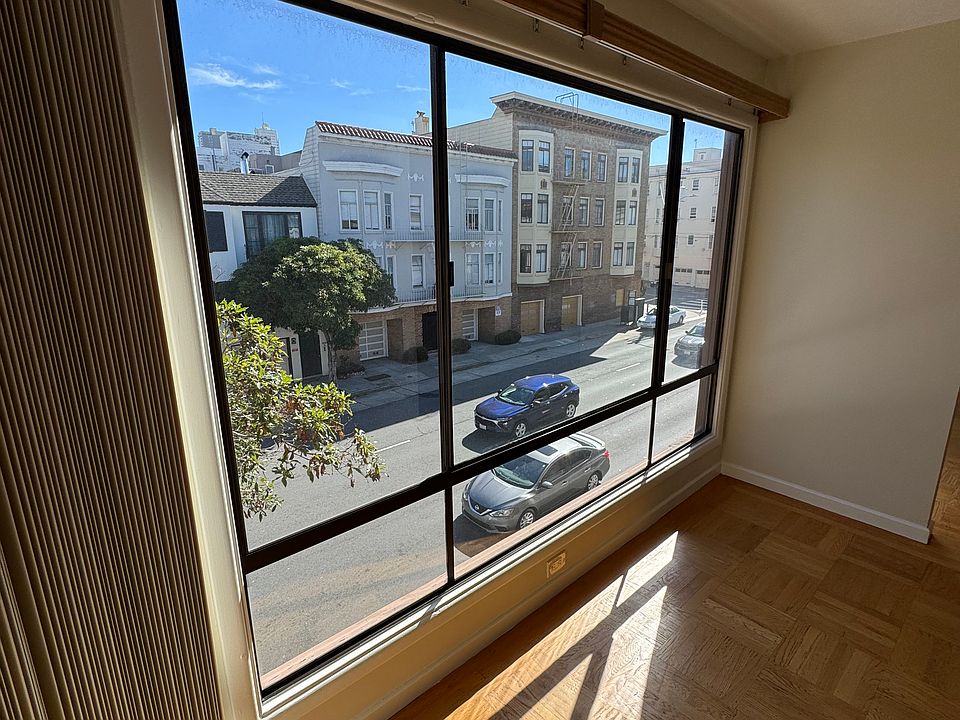 living room (overlooking Franklin St.)