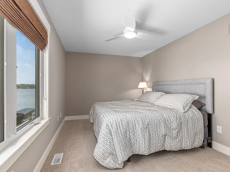 7002 Silver Lake Dr NE — Photo 18