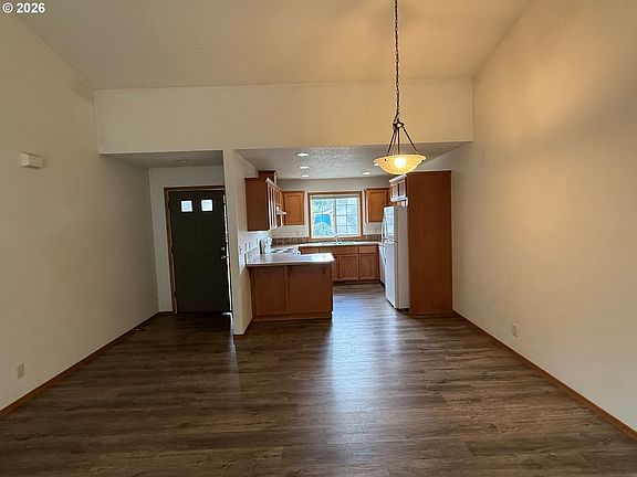 4th image of 736 Judith Ct