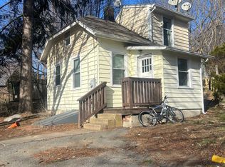 8R Vivian St, Waterford, CT 06385