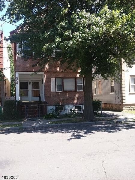 2nd image of 906 Chandler Ave