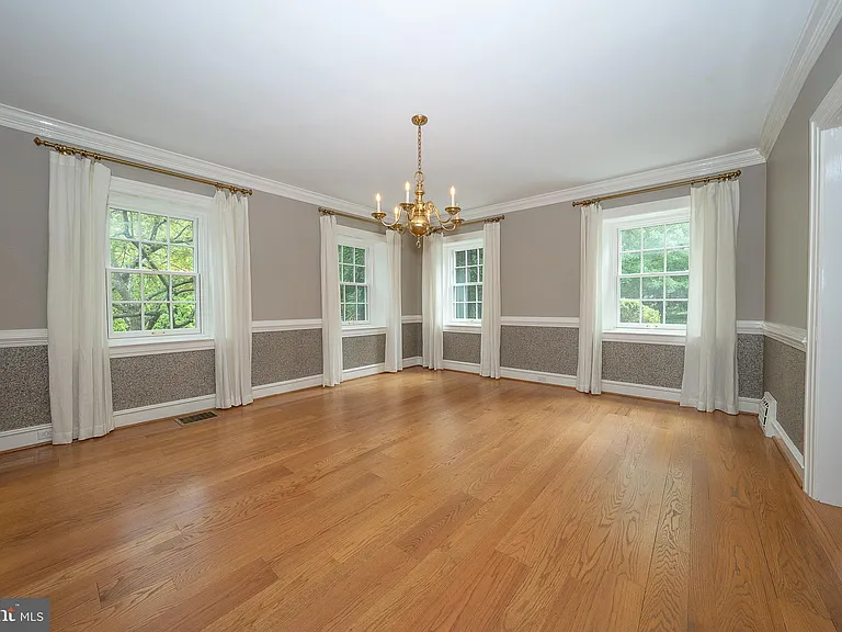101 E Brookhaven Rd — Photo 17