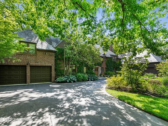 3rd image of 205 Pine Point Dr