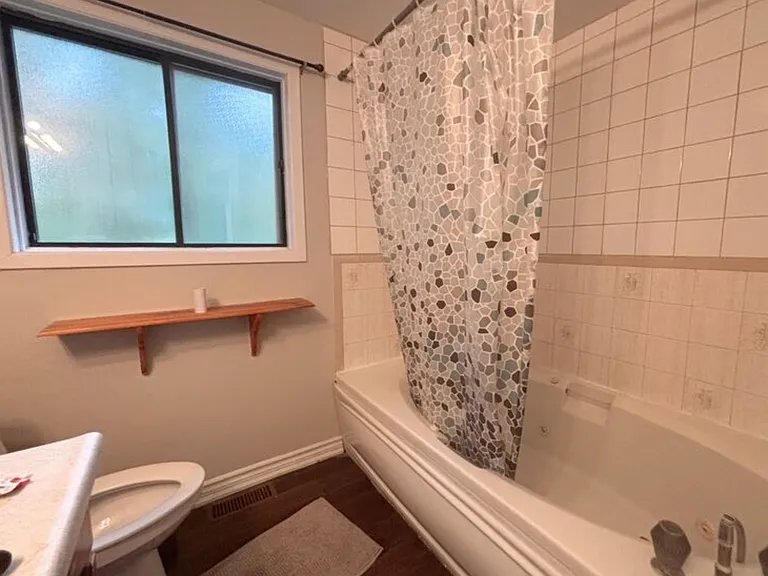 68 Harold Ct #5 — Photo 4