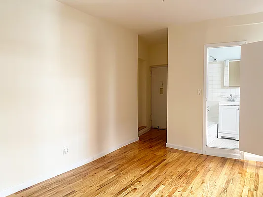 Rented by Waverly Realty Associates | media 18