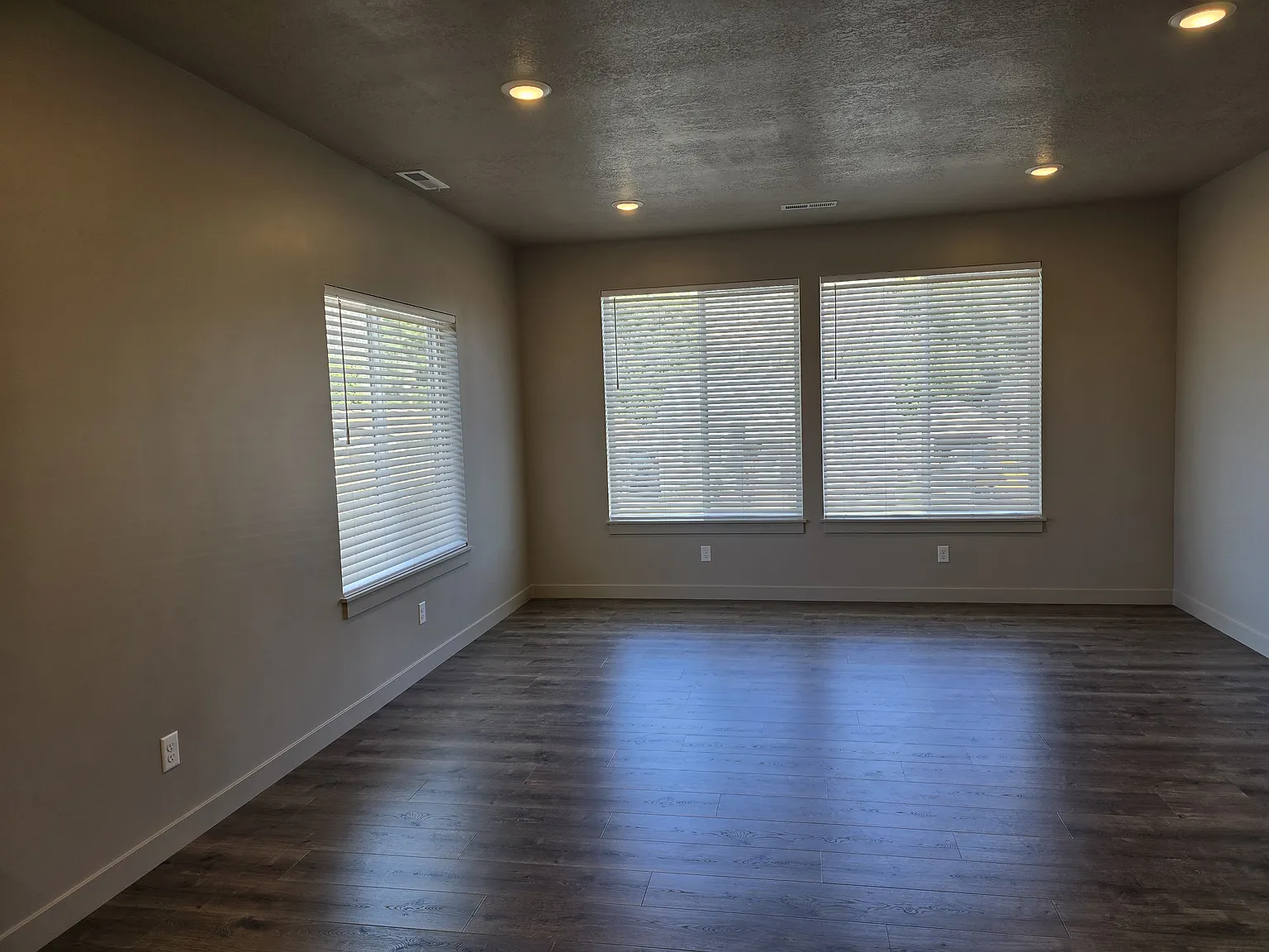 2 bed, 1111 sqft, $1,575 — Photo 2