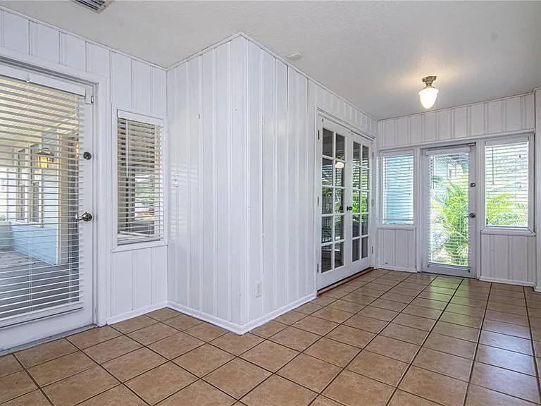 310 E Idlewild Ave — Photo 16