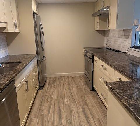 4th image of 1 Markham Rd APT 1D