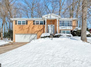 2760 Eastwood Dr, York, PA 17402