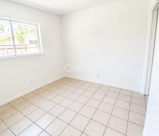 2015 Greenbrook Pkwy #B — Photo 9