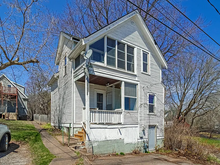 512 E 8th St — Photo 42