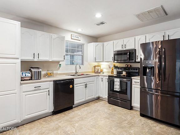 5th image of 148 W Melissa Dawn Ln