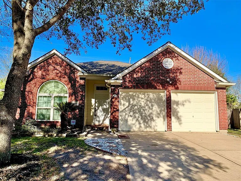 5819 Mitre Peak Ln — Photo 1
