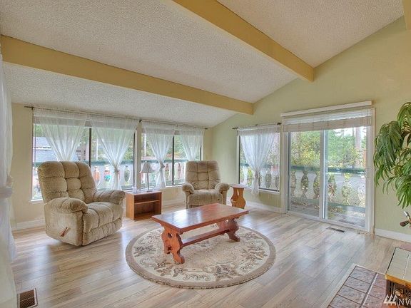 3rd image of 618 Holly Ln
