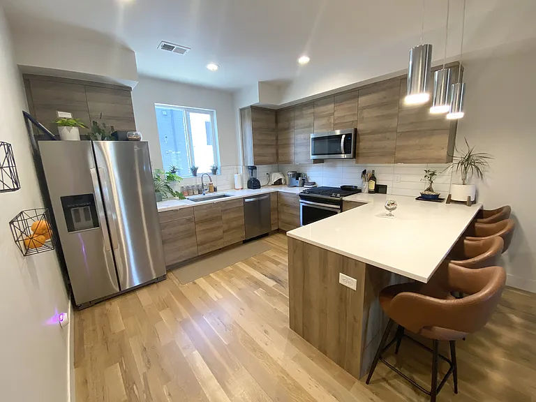 1810 Irving St #2 — Photo 2