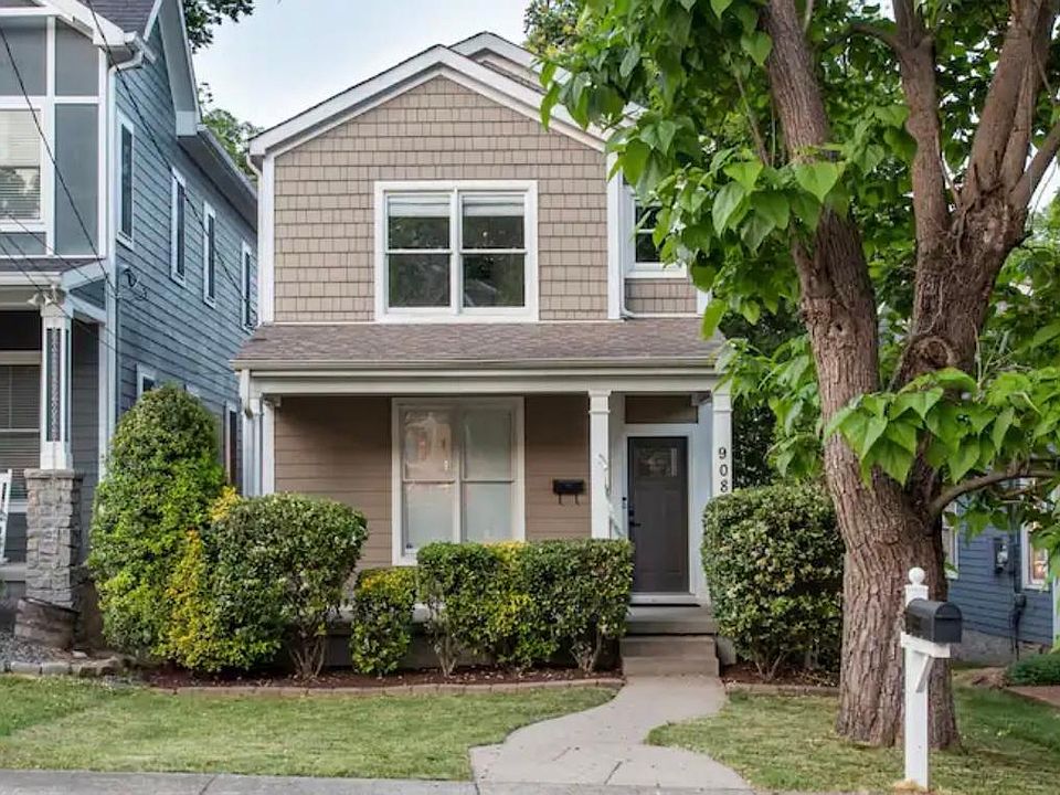 Downtown Nashville 3 bedroom / 3.5 bathroom charmer. W/in 5 minutes of Broadway!