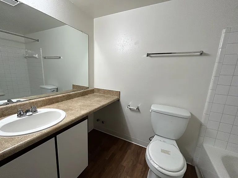 Windsor Place Apartments — Photo 48