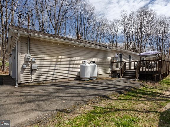 4th image of 152 Mount Jefferson Dr