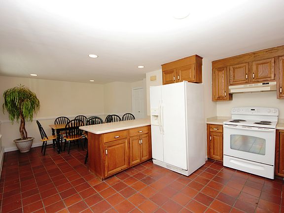 4th image of 16 McAllister Ave