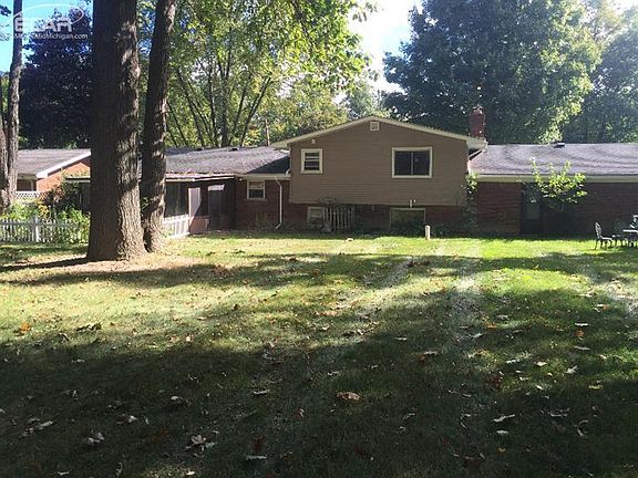 5th image of 8232 Green Valley Dr