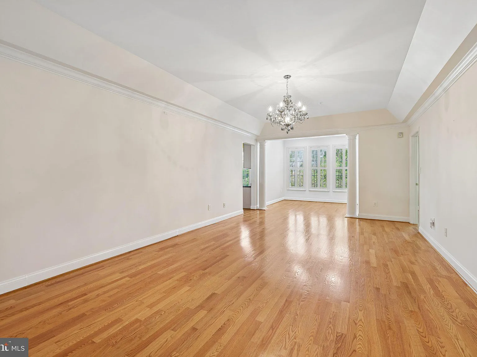 3 bed, 2.0 bath, 1600 sqft, $3,300 — Photo 4