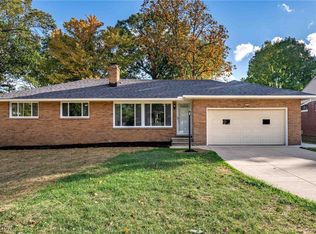 918 Starlight Dr, Seven Hills, OH 44131
