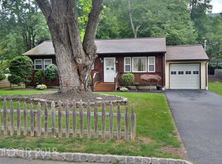 29 New Bedford Rd, West Milford, NJ 07480