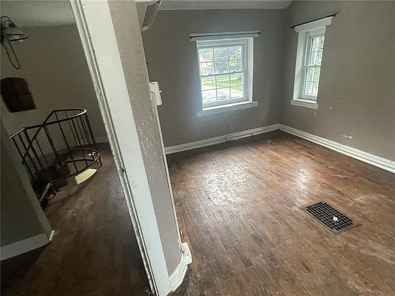5th image of 307 S Water St
