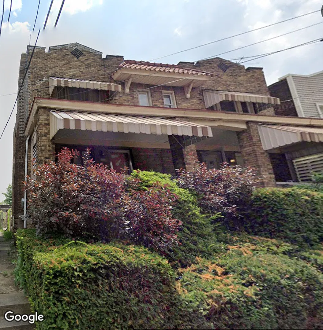 South Oakland 4bed/2bath — Photo 1