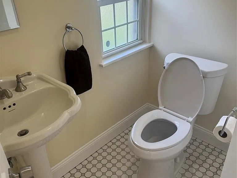 27 Keogh Ln — Photo 6
