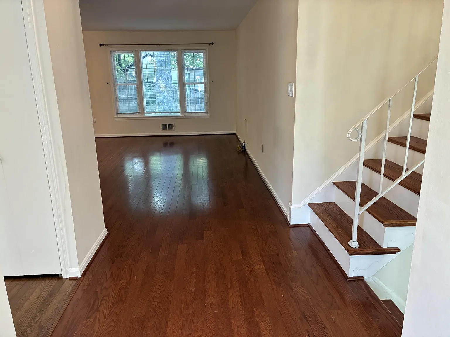4 bed, 2.5 bath, 2488 sqft, $3,950 — Photo 4